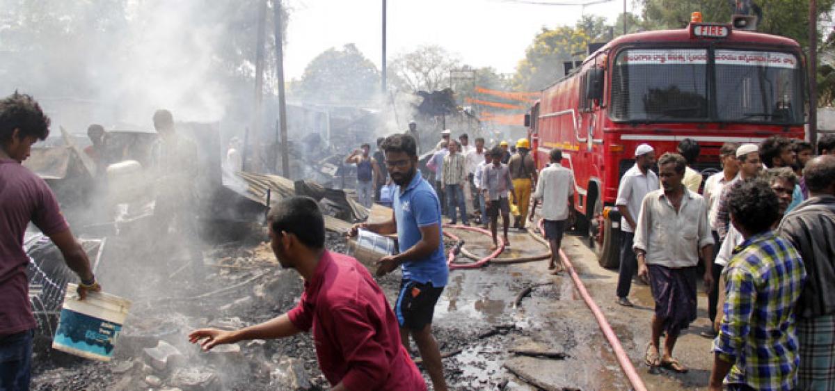 51 huts razed in Hyderabad blaze