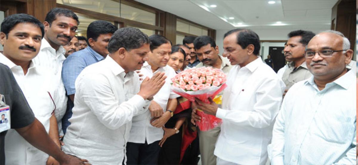 K Chandrashekar Rao vows to bail out distressed farmers