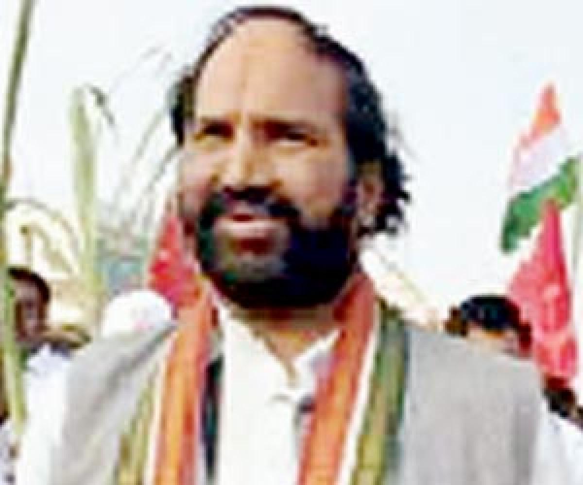 Uttam assails govt for making hollow claims