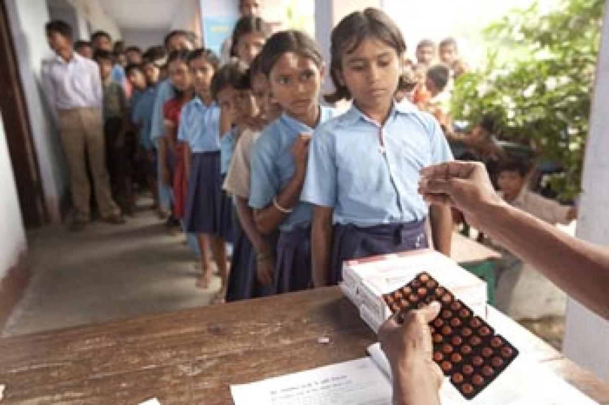 Mayor insists on deworming dosage to students at schools