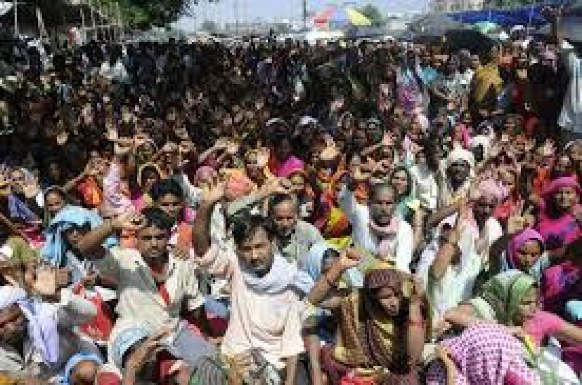 Mid day meal workers stage dharna