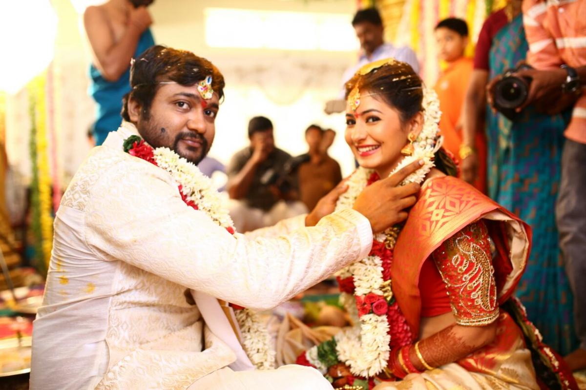 Urumeen actors marry in Tirupathi