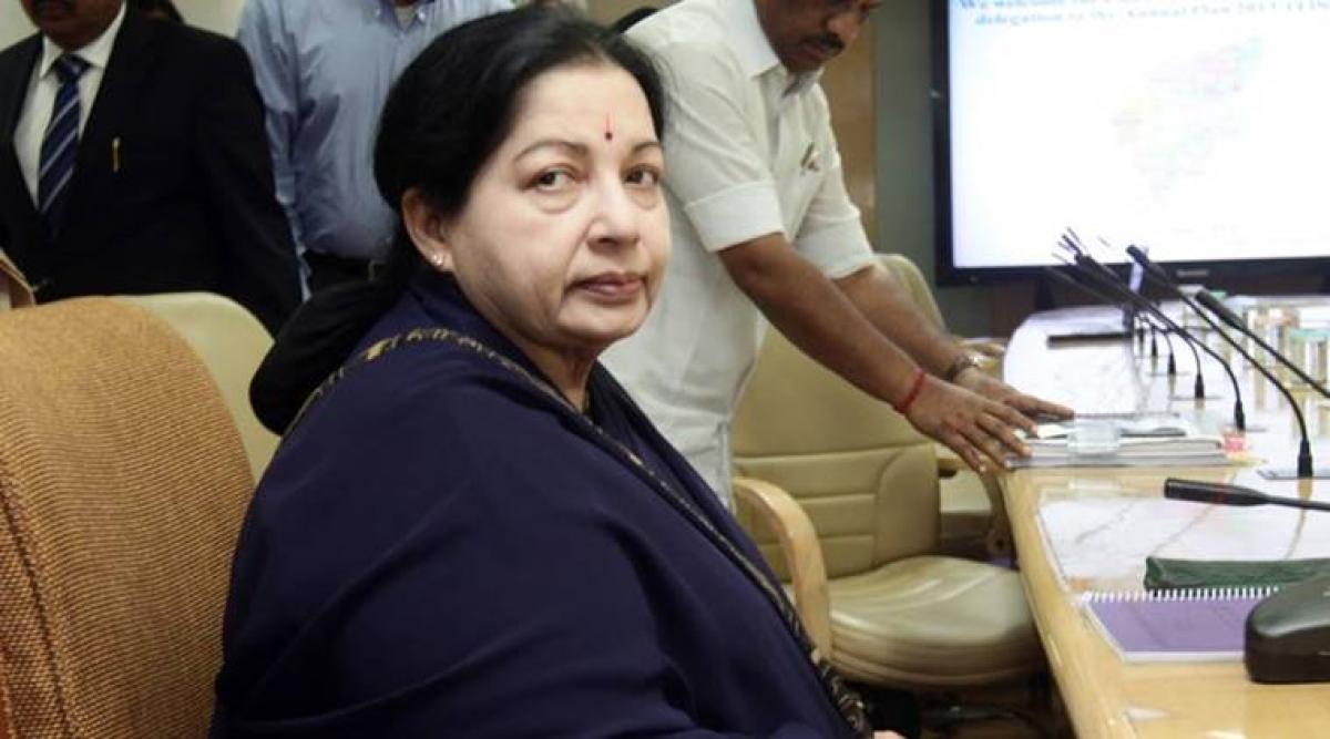 TN announces 3-Day holiday for all educational institutes as a respect for Jayalalithaa