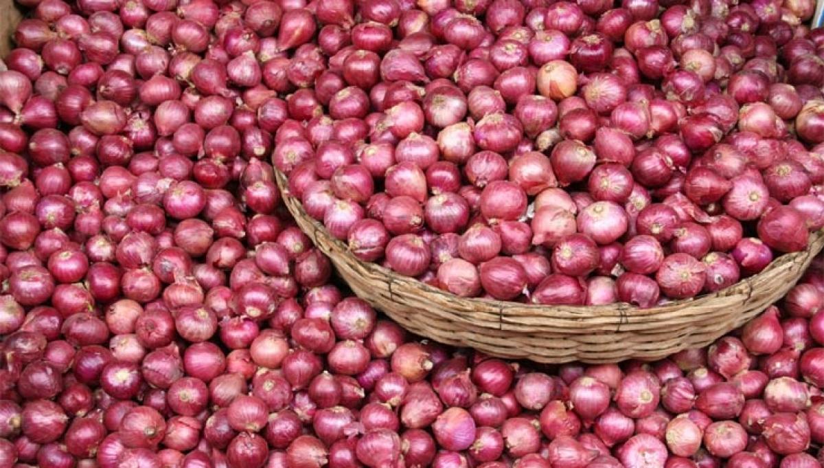 India imports onions as supply dips
