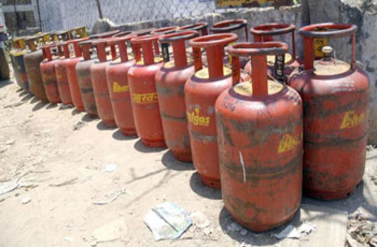 Cooking gas for all in three years: Centre