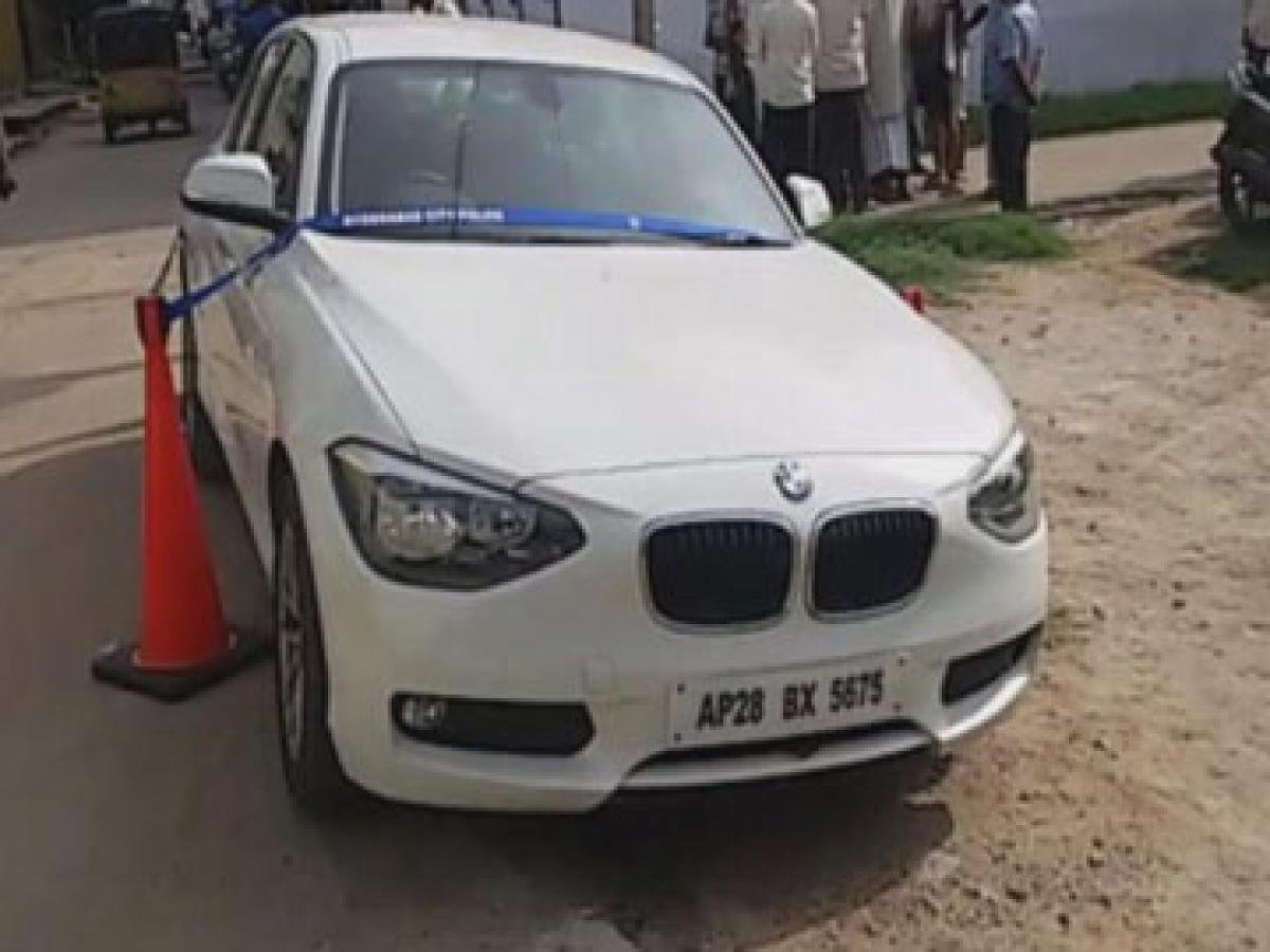 KIMS employee found dead inside car near Bowenpally