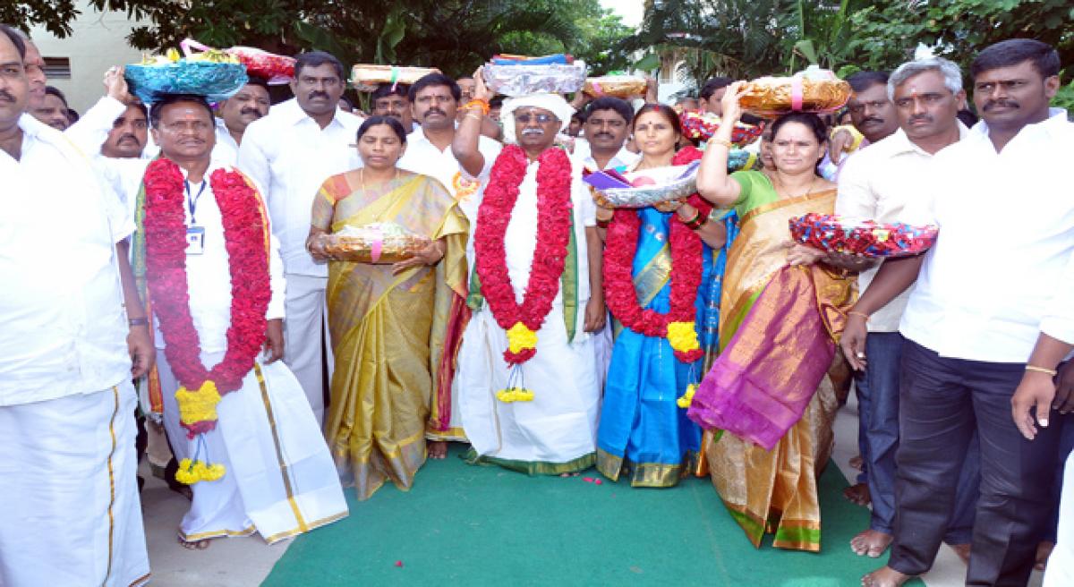 Manikyala rues lack of facilities at Kanipakam