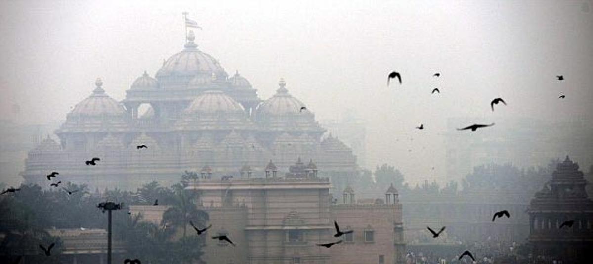 Delhi residents plan Diwali holiday to avoid smog