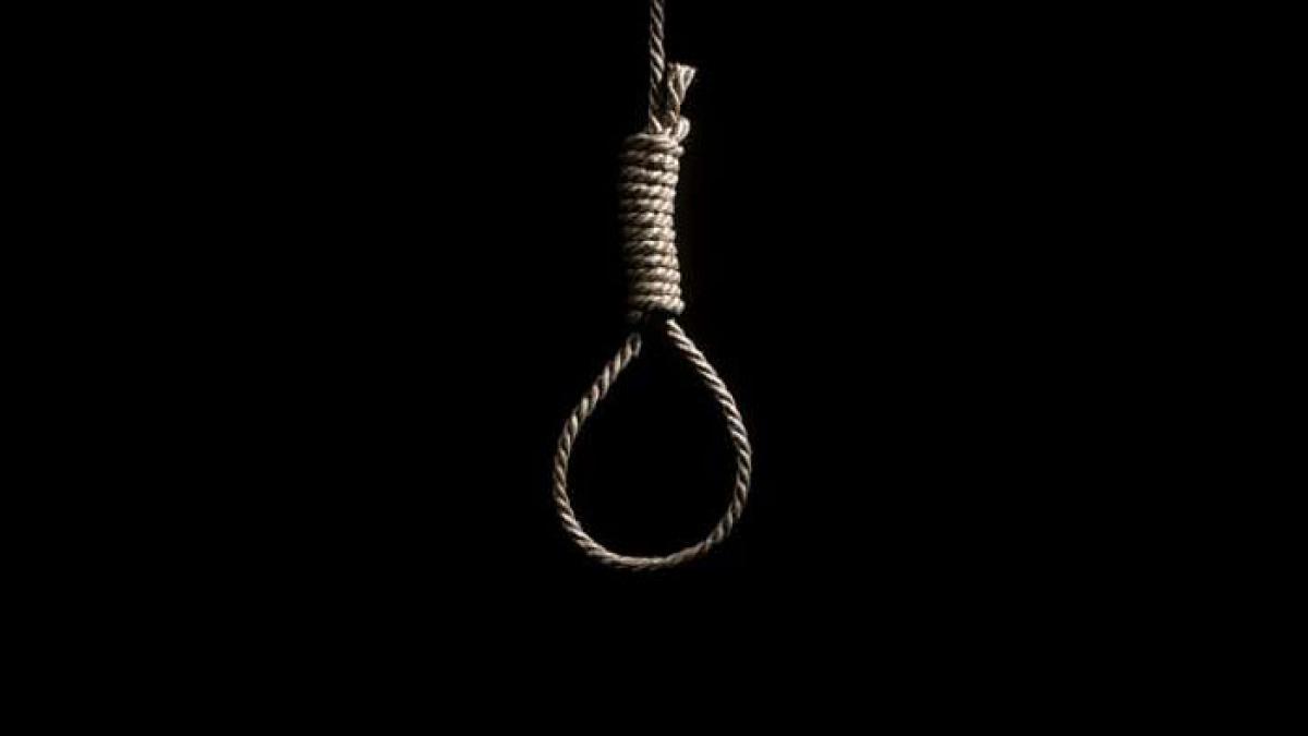 Man commits suicide, records act on mobile phone