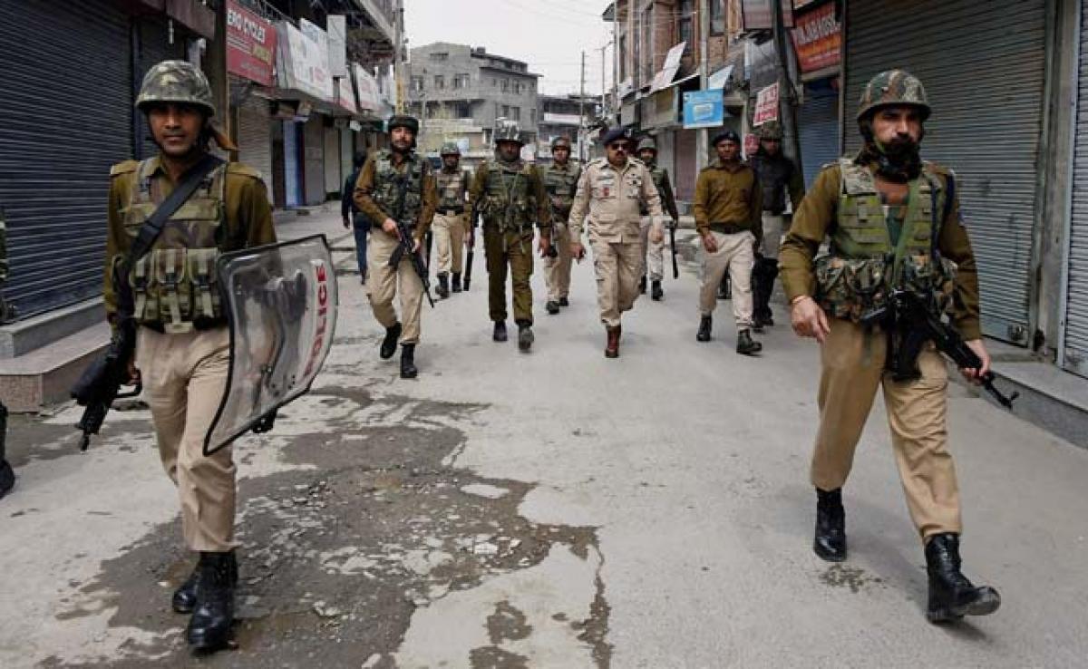 Jammu And Kashmir Cops To Donate Days Salary For Relatives Of Policemen Killed In The Line Of Duty