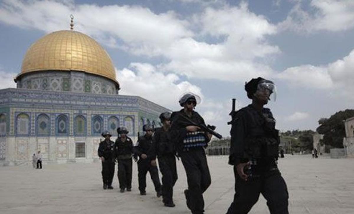 Clashes rock Jerusalems Al-Aqsa mosque compound