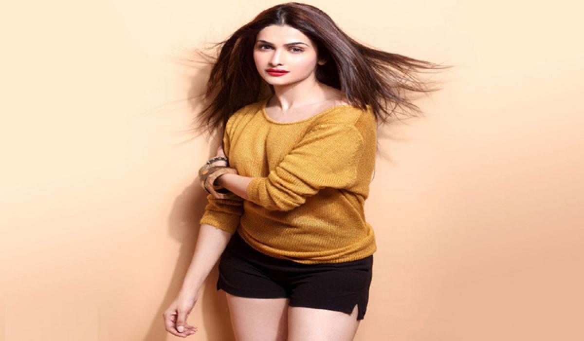 It is difficult to juggle between TV and the silver screen says Prachi Desai 