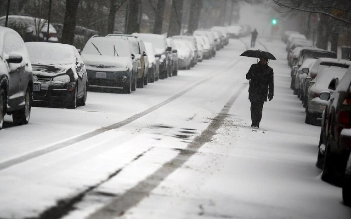 Winter storm threatens to bury parts of US Middle Atlantic region under snow