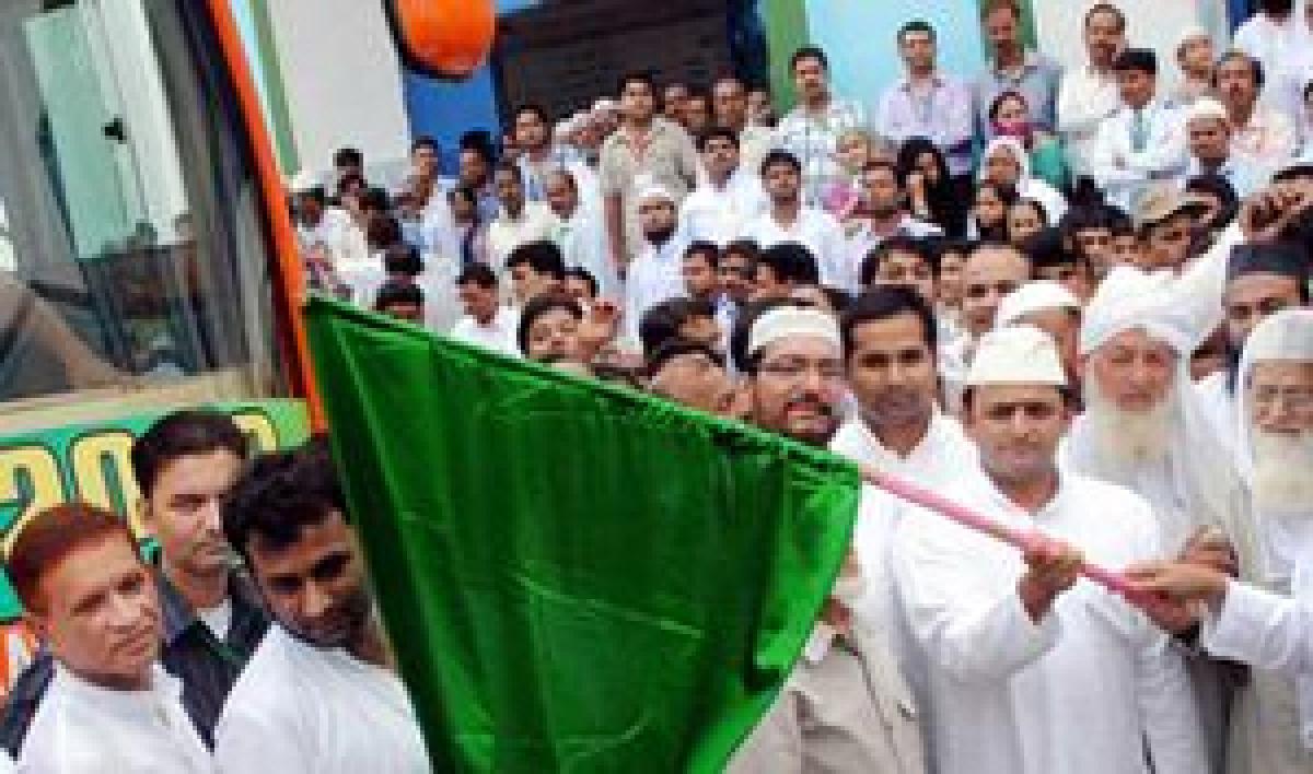 Akhilesh Yadav flags off first batch of Hajj pilgrims