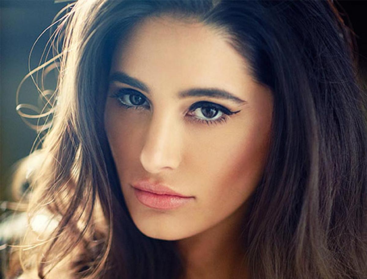 Nargis Fakhri duped of 6 lakh