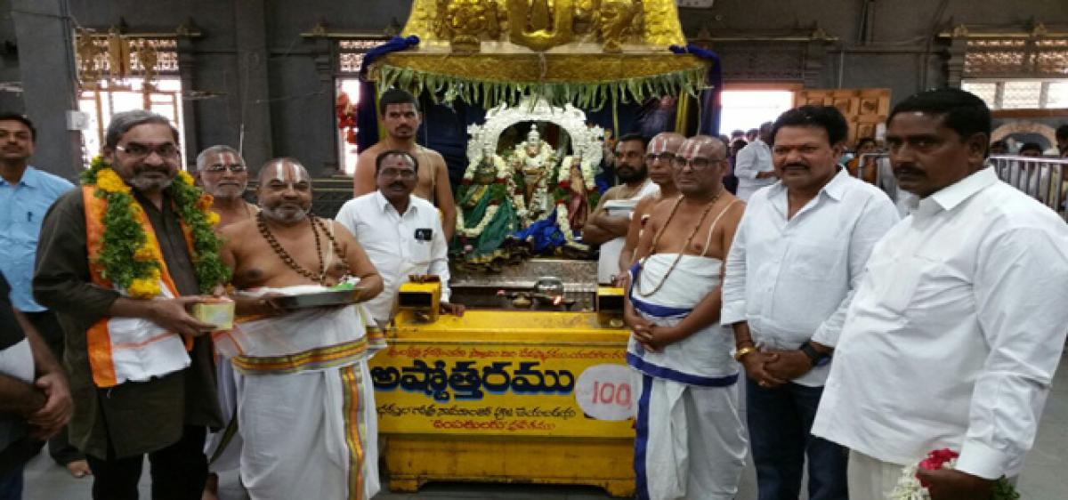 Allam Narayana visits Yadadri temple