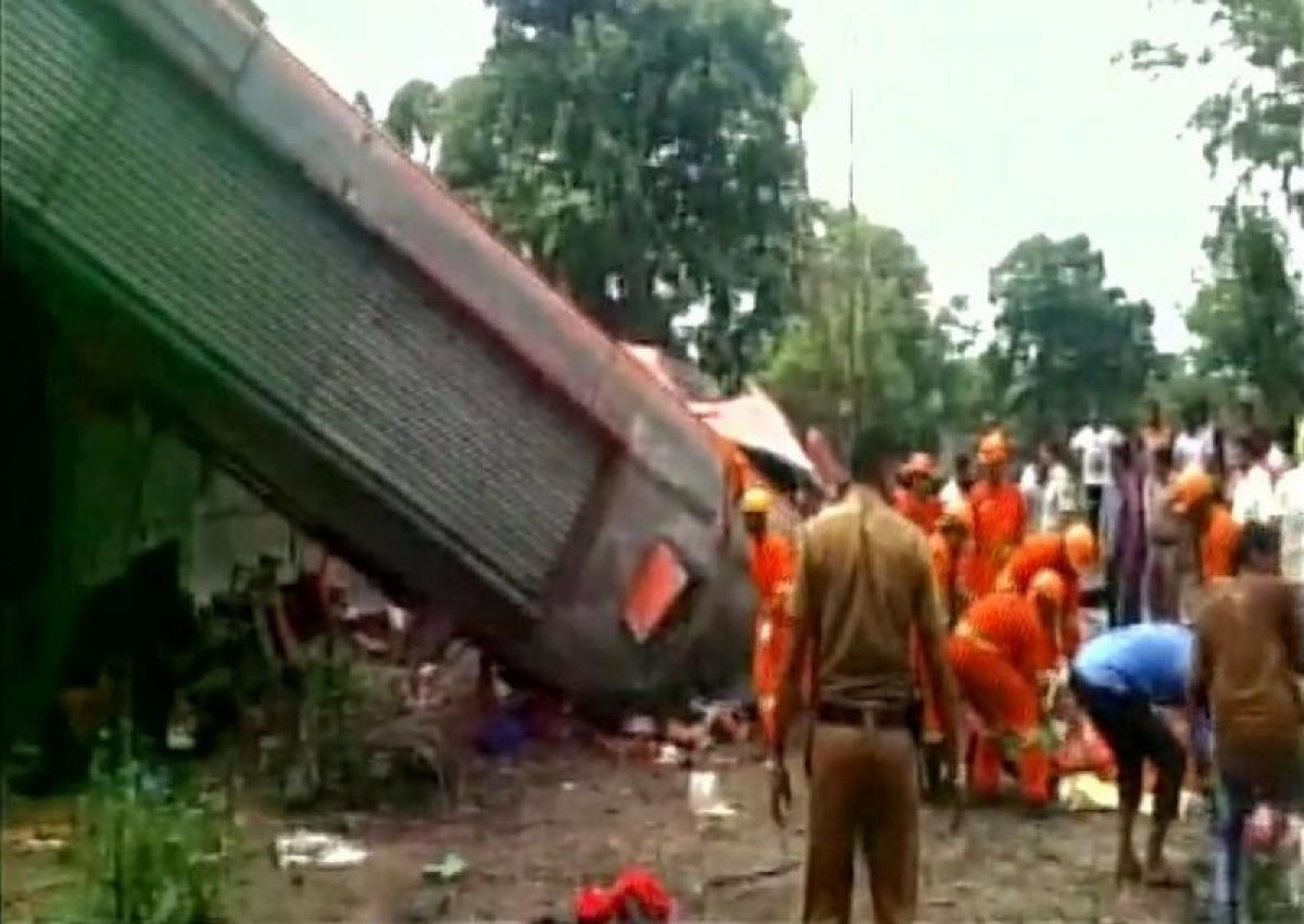 Mumbai-Pune expressway collision: 17 killed as bus collides with cars