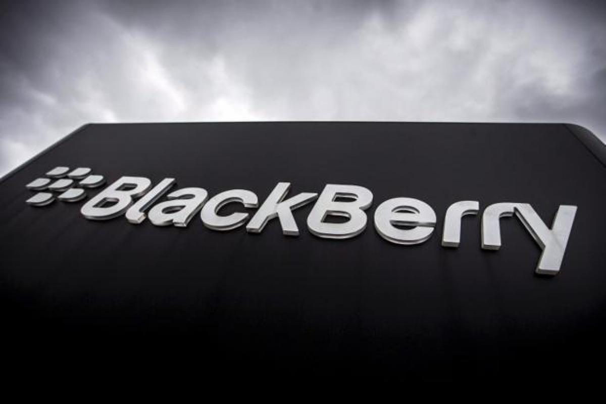 BlackBerry exits smartphone design with outsource move