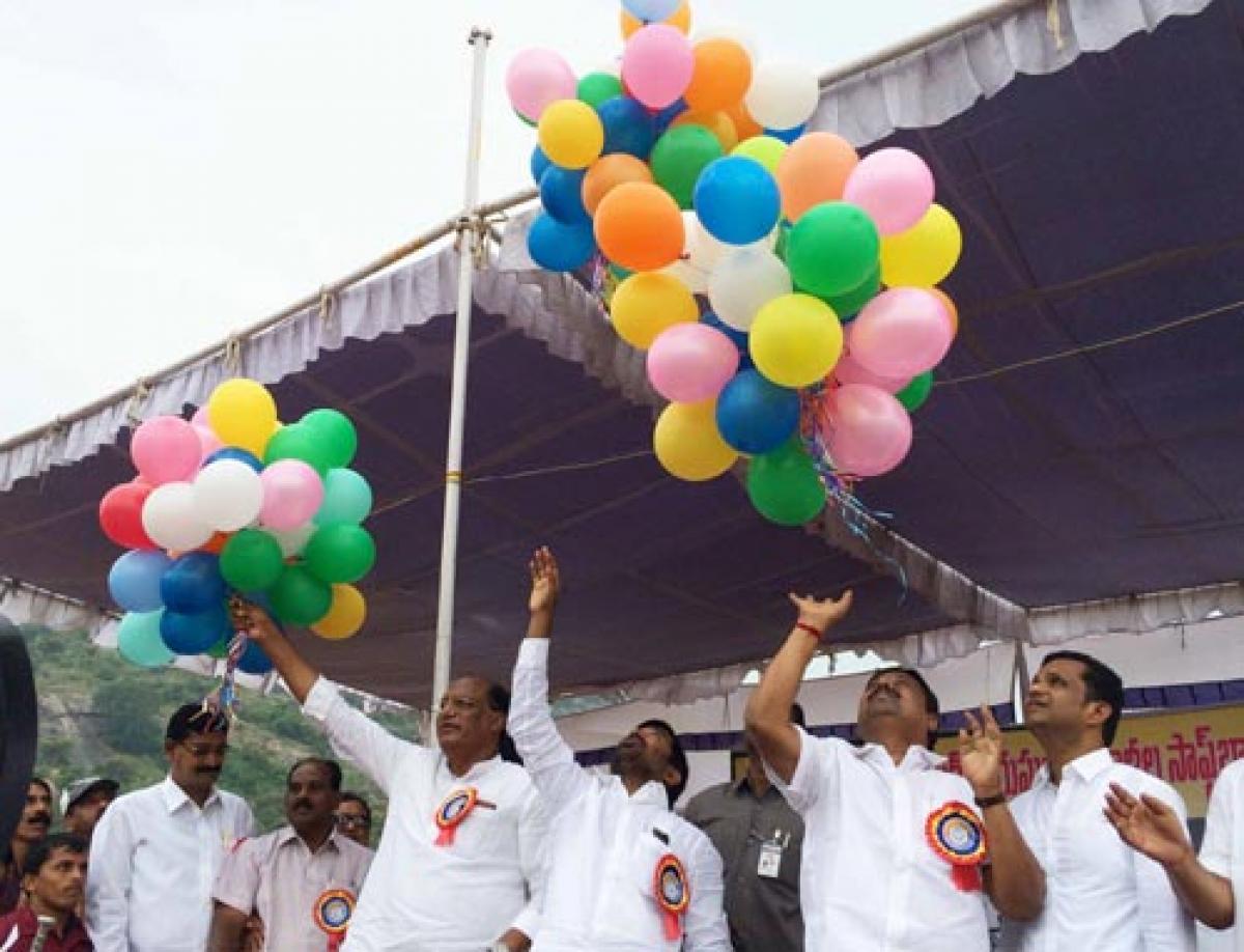 Hyderabad women whip Nalgonda