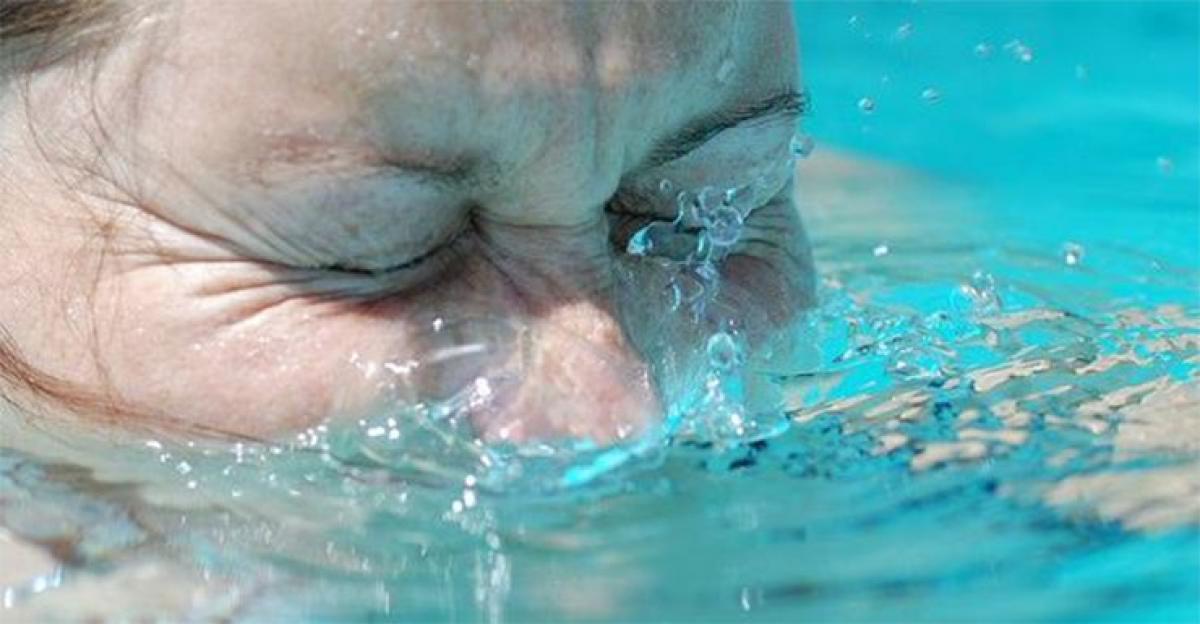 Urine in swimming pool causes red eyes, chlorine not the culprit