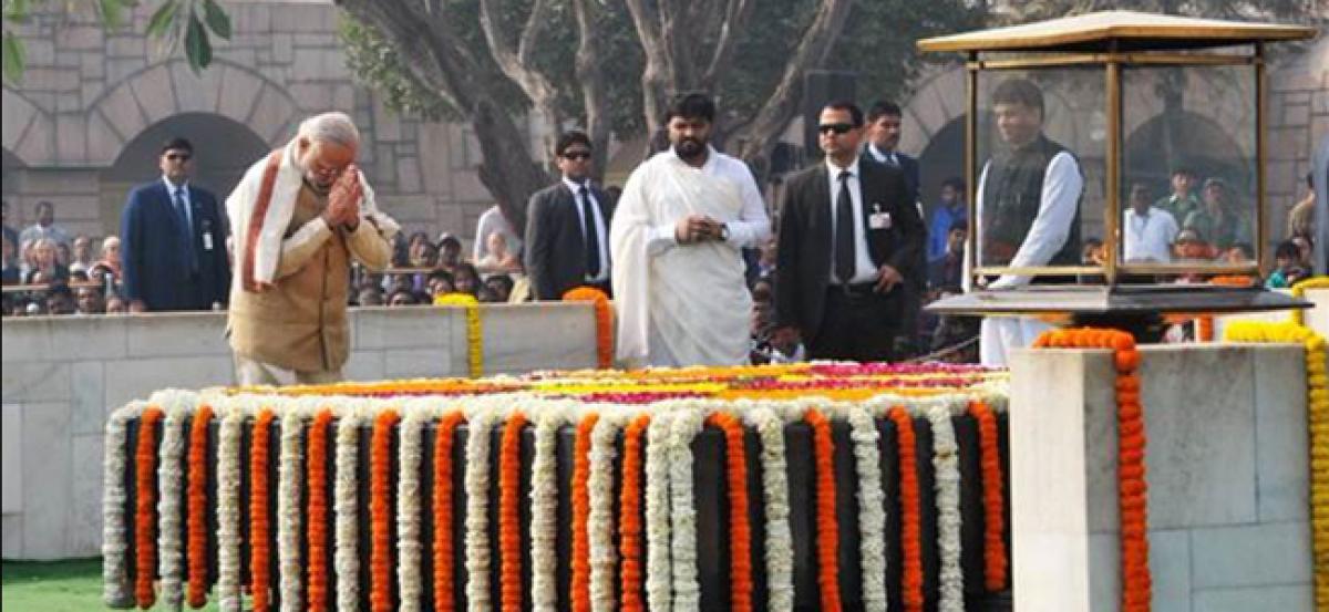 PM Narendra Modi pays tribute to Mahatma Gandhi 