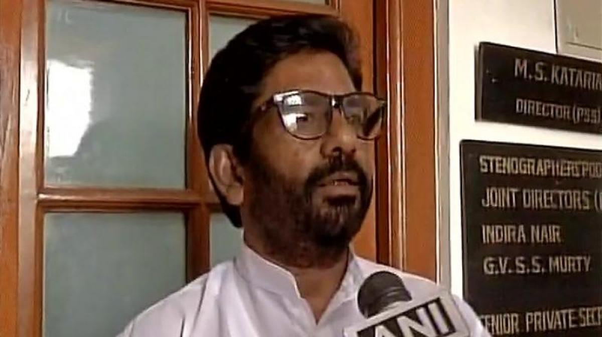 Wont apologise, dare police to arrest me: Sena MP who attacked AI staffer