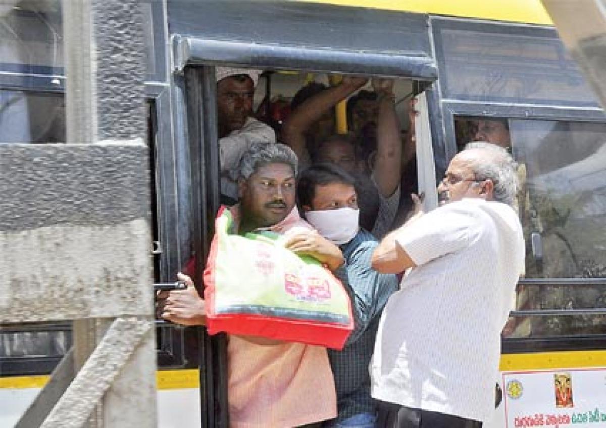 City buses teem with pilgrims