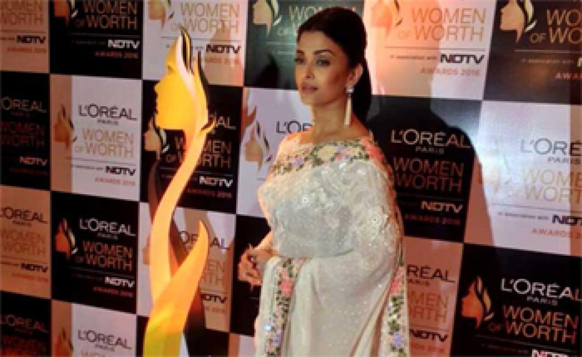 Aishwarya Rai Bachchan obliges a selfie at Women of Worth Awards