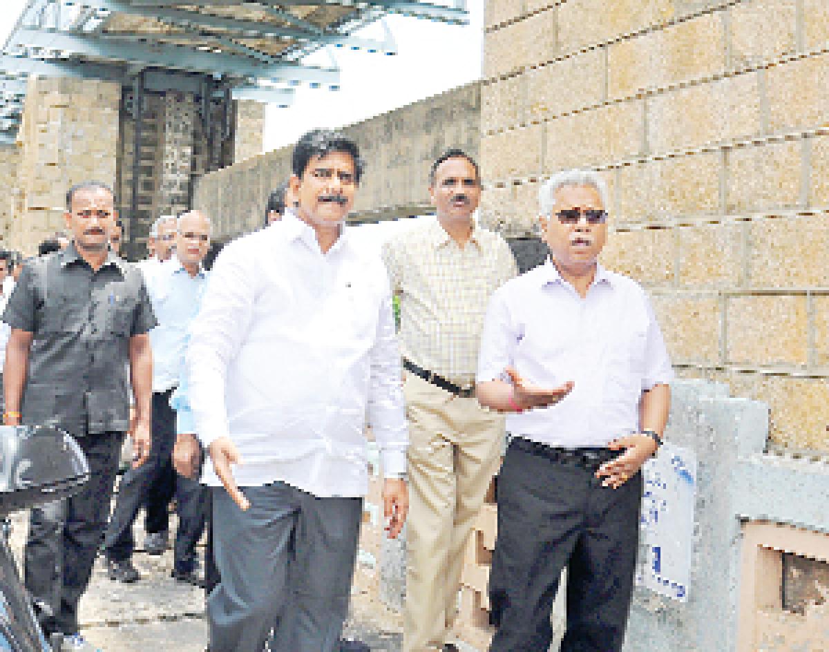 AP counsel for Krishna visits Prakasam barrage