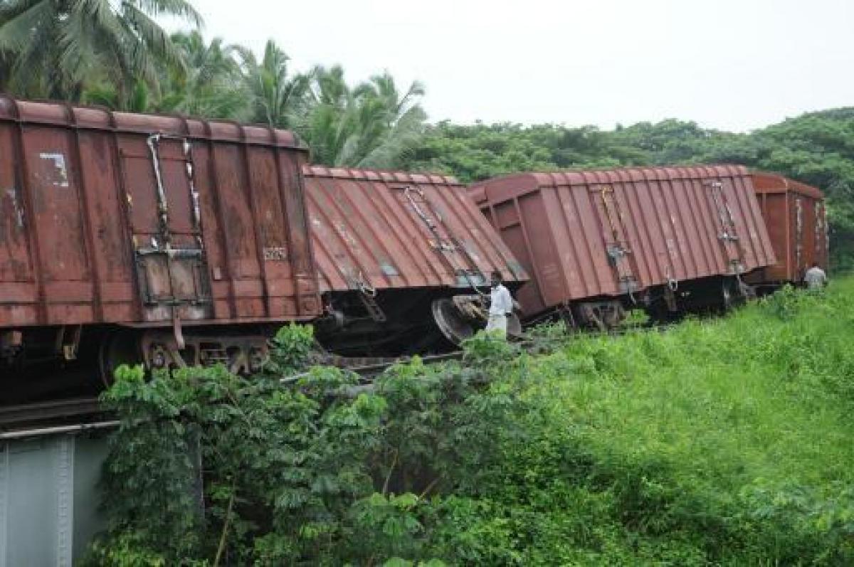 Goods train derails in Prakasam district