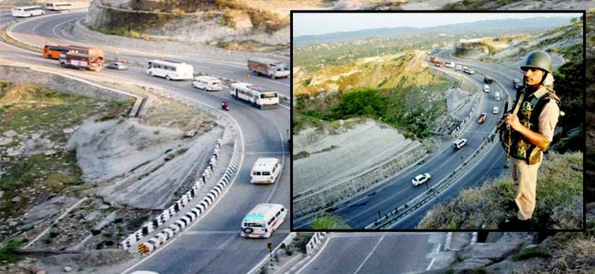 Jammu-Srinagar highway closed, Landslides halts Amarnath yatra