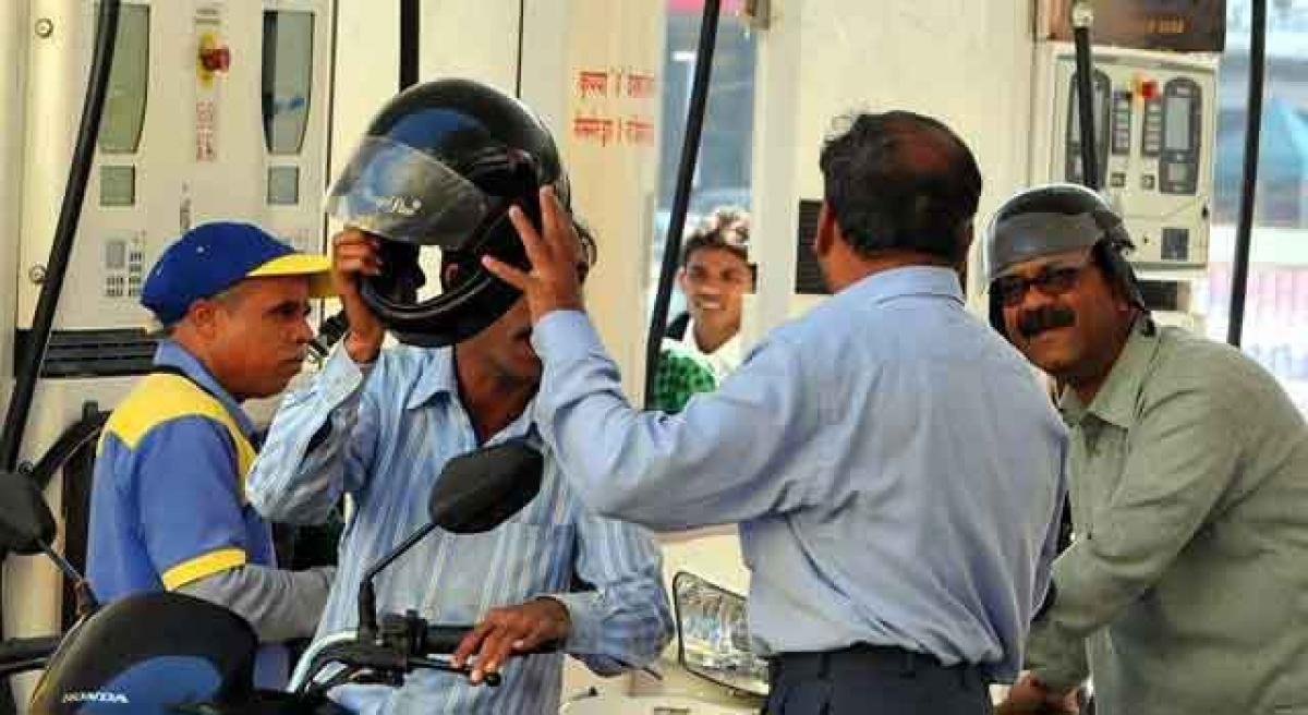 No Helmet-No petrol likely soon in Hyderabad