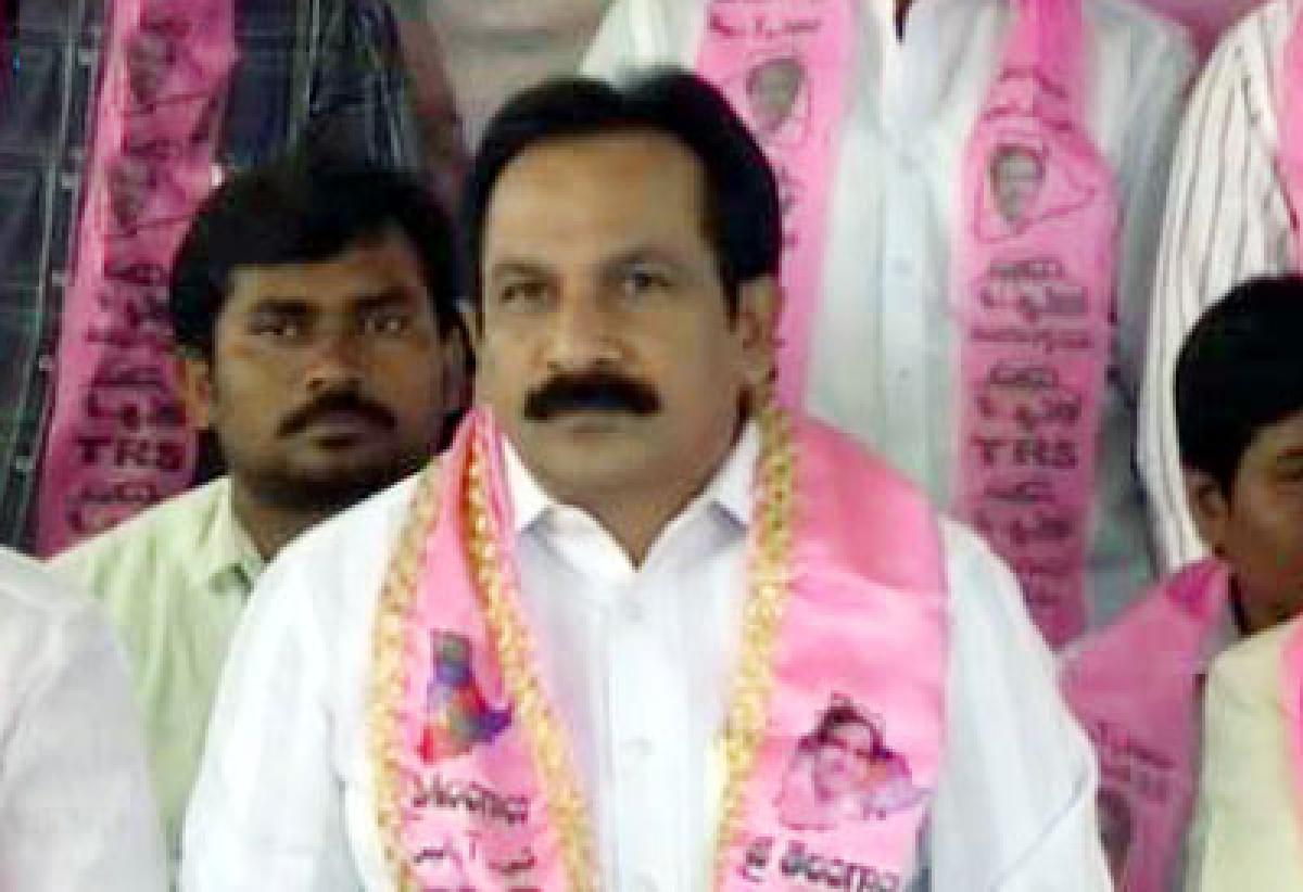 TRS Leaders offer prayers at the 1000 Pillars temple