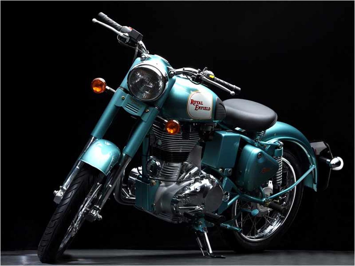 Royal Enfield Classic 500 Squadron Blue introduced at INR 186,688