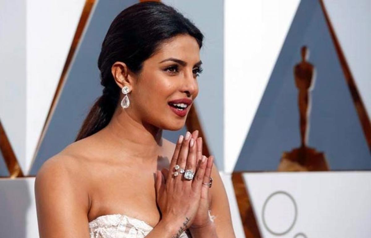 Dress up like Priyanka Chopra at Oscars