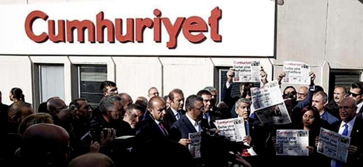 Turkey detains editor of opposition daily, Cumhuriyet