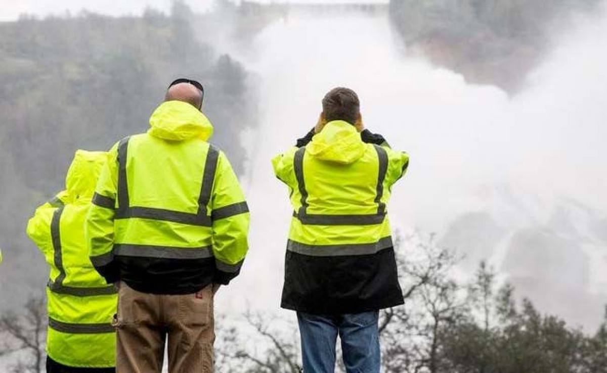 Immediate Evacuations Ordered Below Damaged California Dam, US Tallest