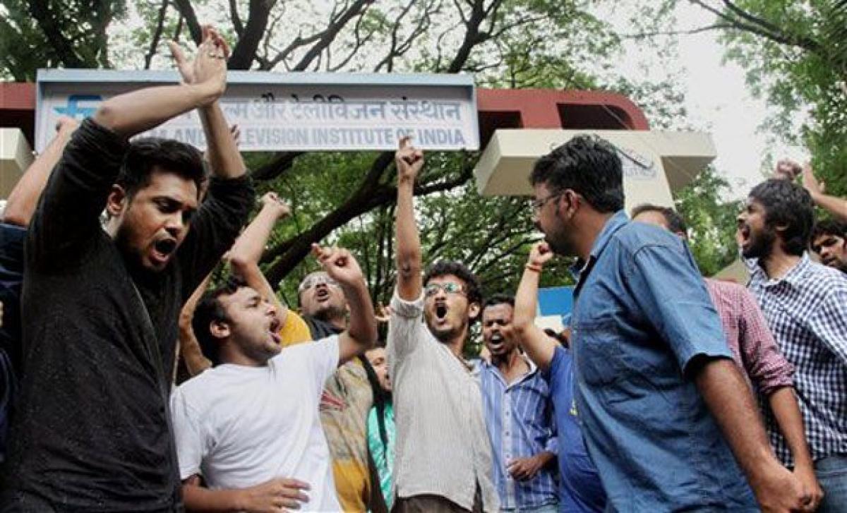 Pune FTII row: No headway in sight, students stir enters 12th day