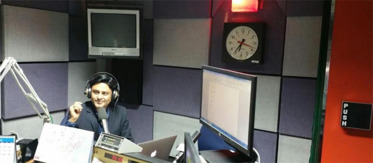 Celebrity astrologer Sundeep Kochar clocks 3 years in Dubai Radio