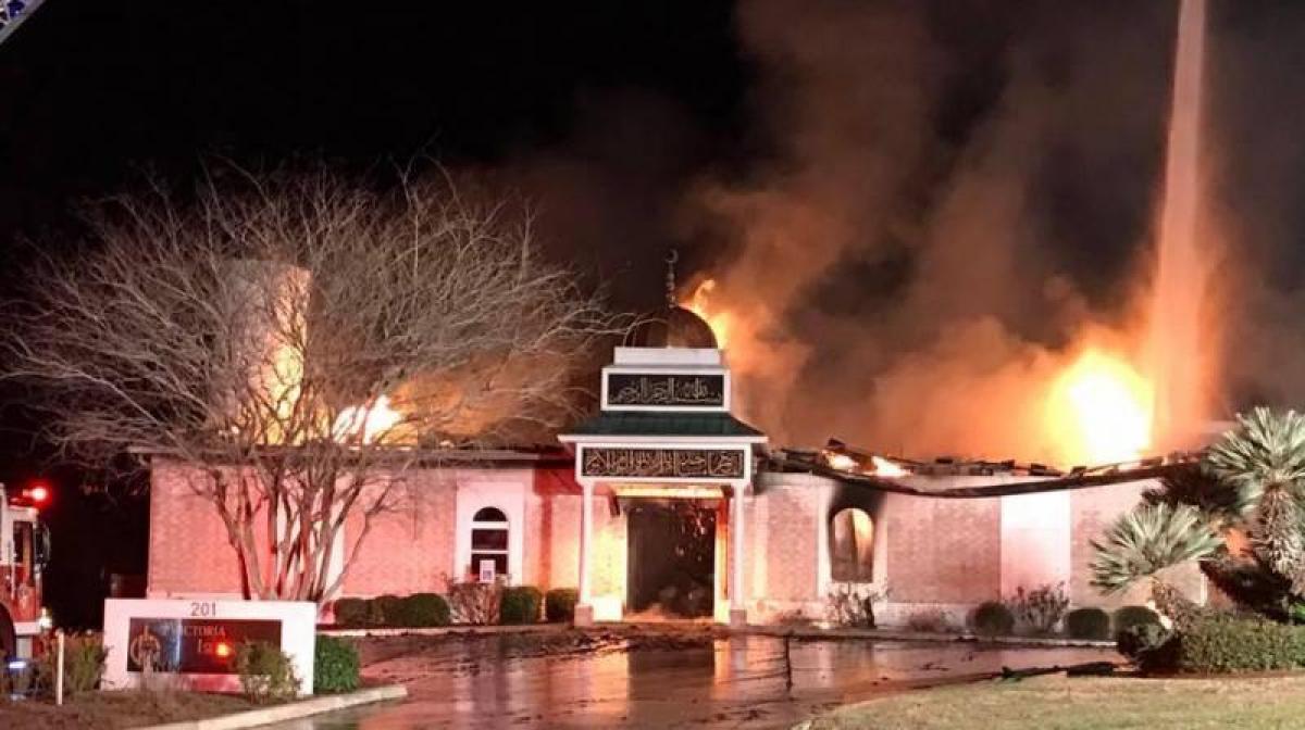 US: Texas mosque goes up in flames hours after Trump’s Muslim ban