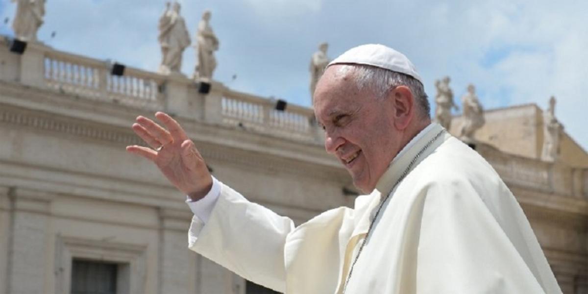 Pope Francis urges religious communities to offer sanctuary to migrant families