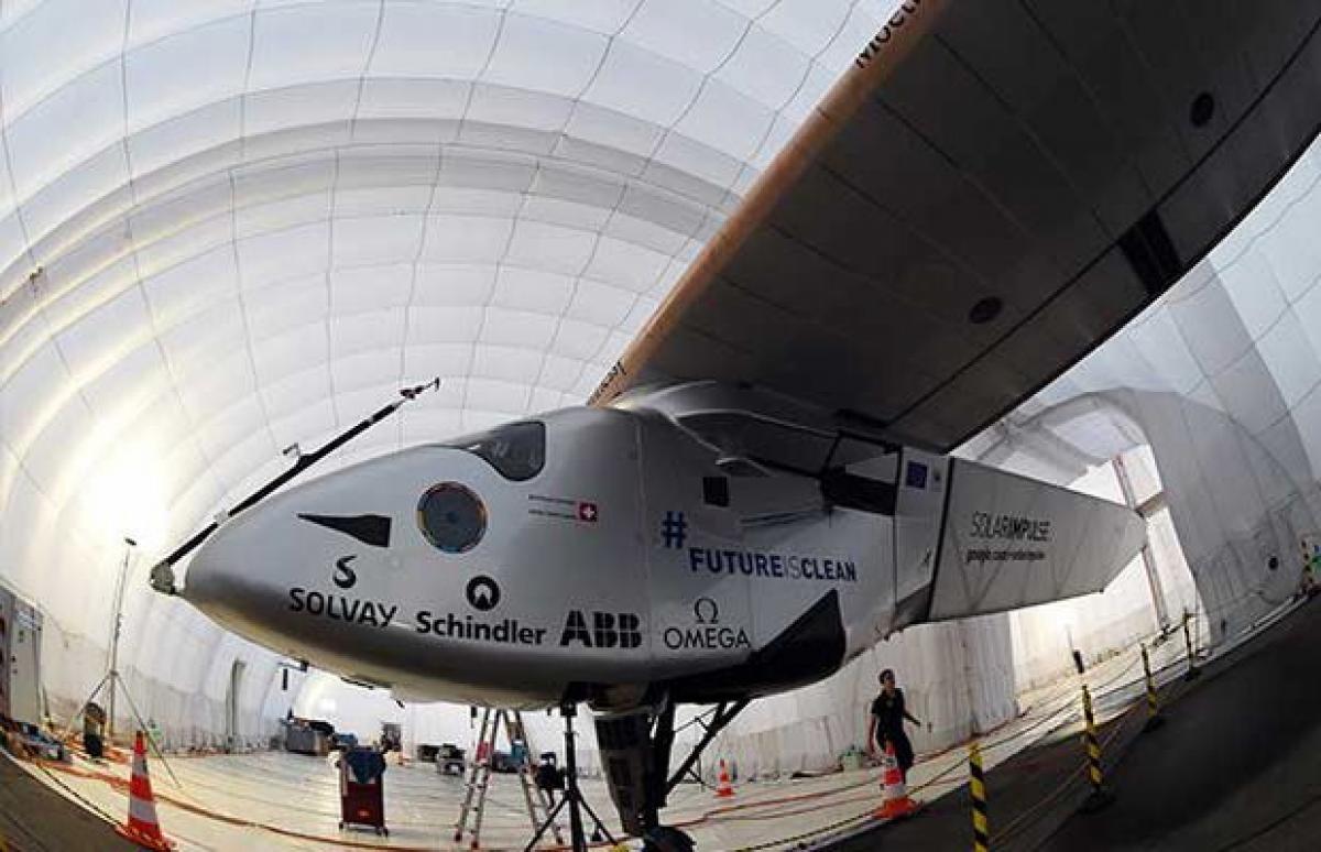 Solar Impulse completes historic flight, lands in Hawaii, Phoenix ahead