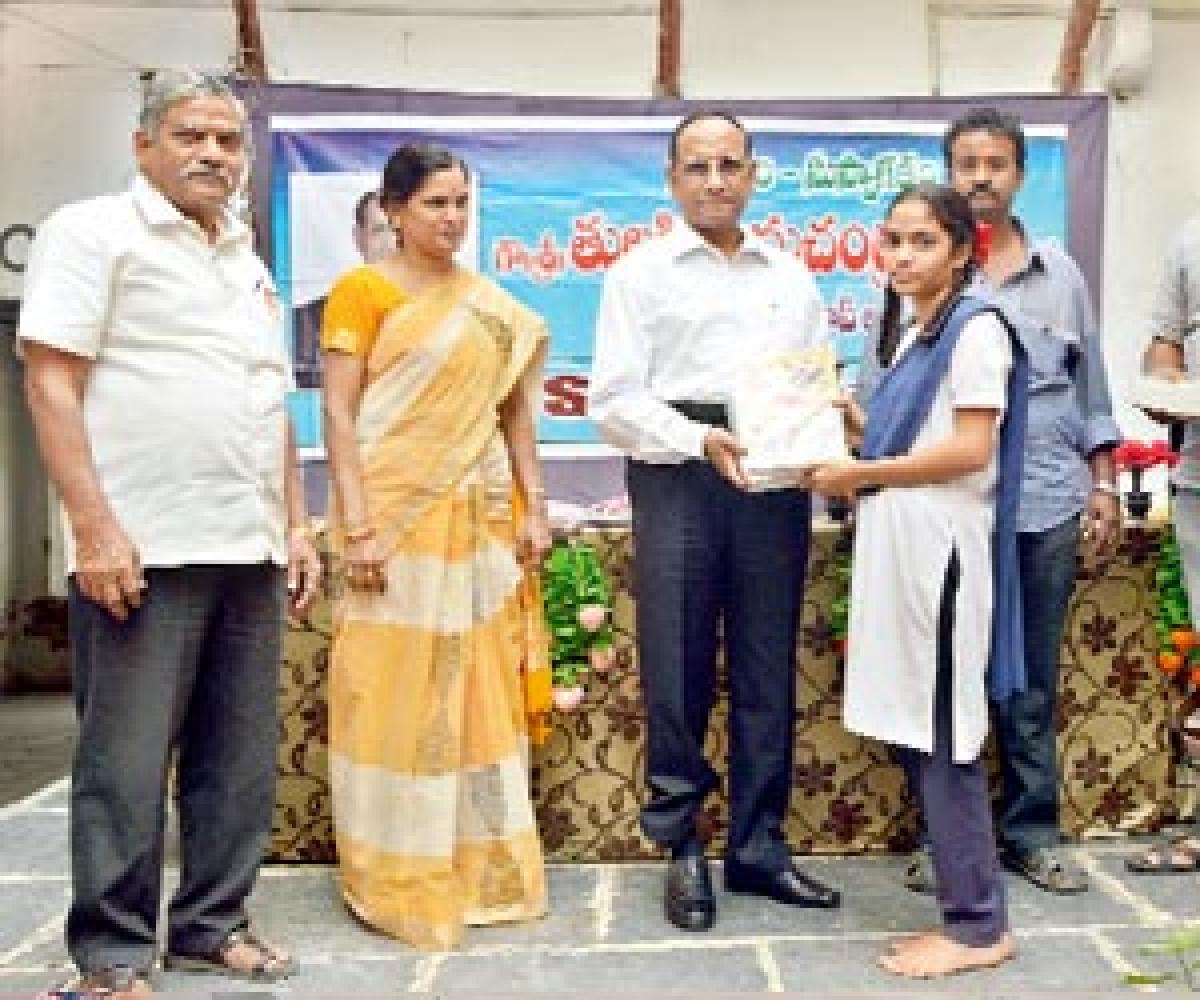 Books distributed among SSC students