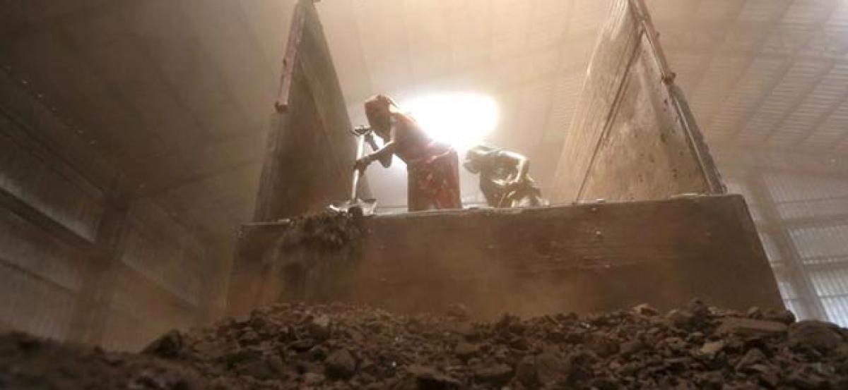 India aims to boost low-grade coal sales while global prices high