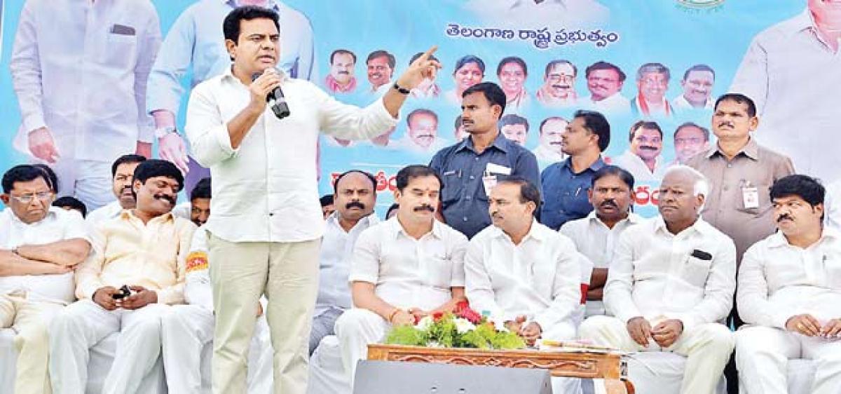 KTR jeers at Uttam’s beard remarks