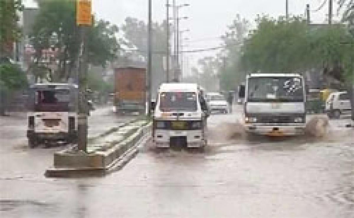 Rainy Sunday in Delhi, Temperature Down by 9 Degrees