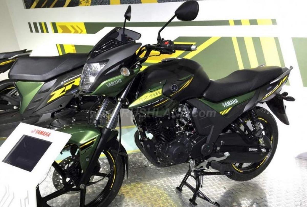 Yamaha SZ-RR V2.0 Battle Green color introduced at 2016 Auto Expo