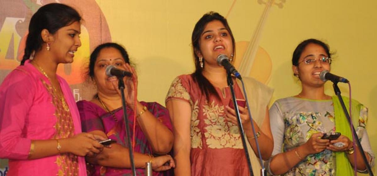 Lalita Sangeetholsavam mesmerises