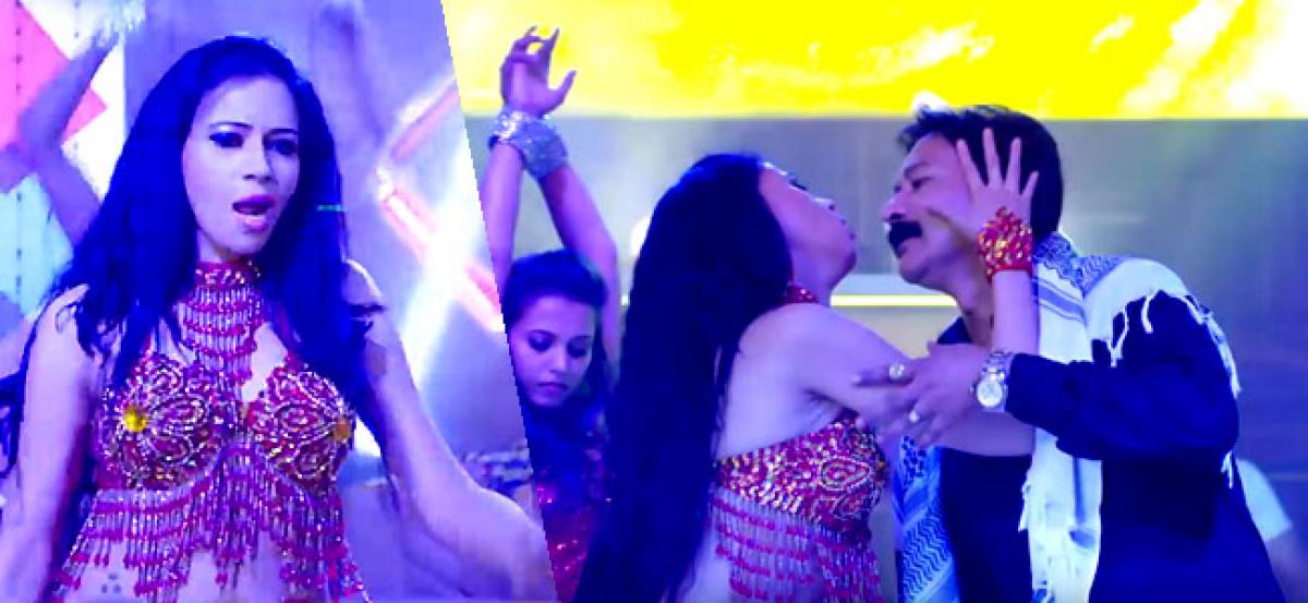 Sensuous Rozlyn Khan Makes Her Debut As Bollywood  Item Girl In Keep Distance Song !