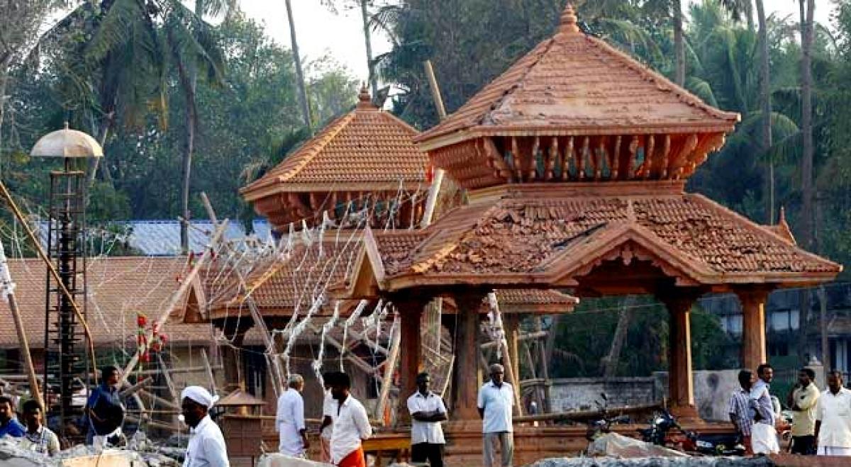 Kerala to seek Centres aid for Kollam temple fire